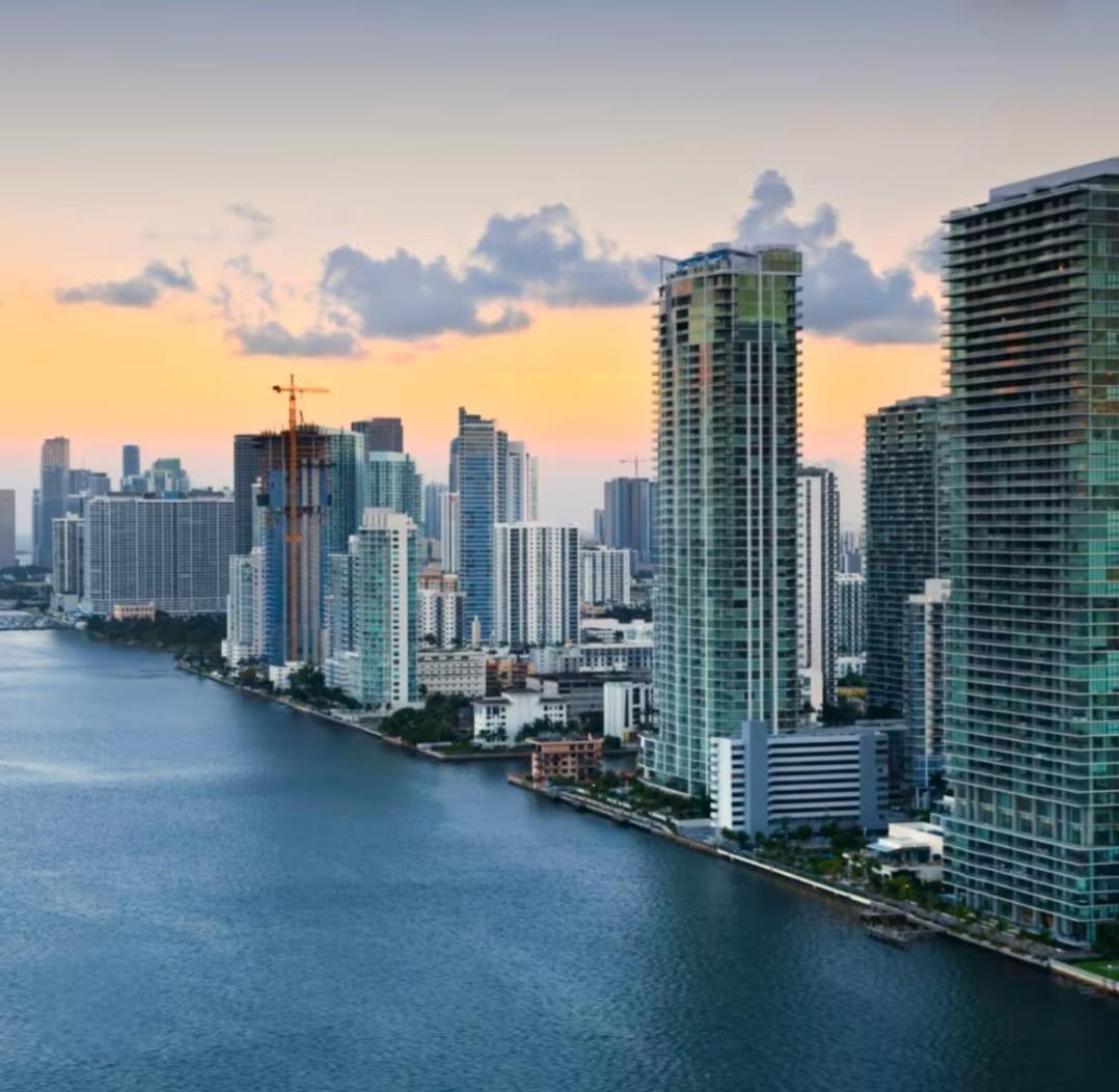 Modern Apartment In Edgewater Miami Exterior photo